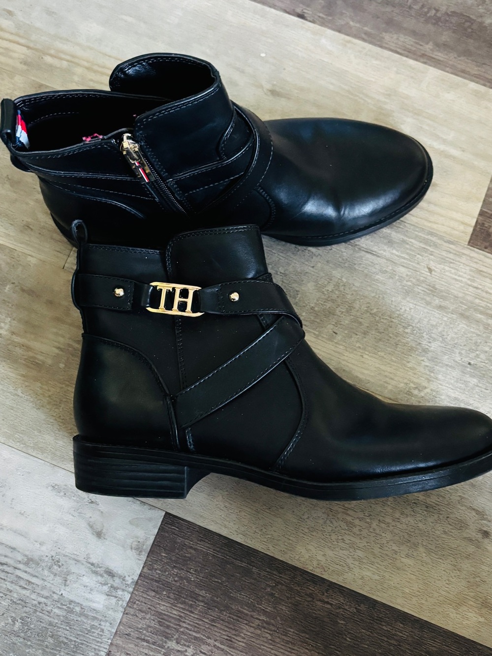 TOMMY HILFIGER $89 Radia Faux Leather Ankle Boots Side Zip Black Size 7.5